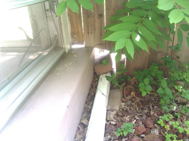 Downspout openinng, front view